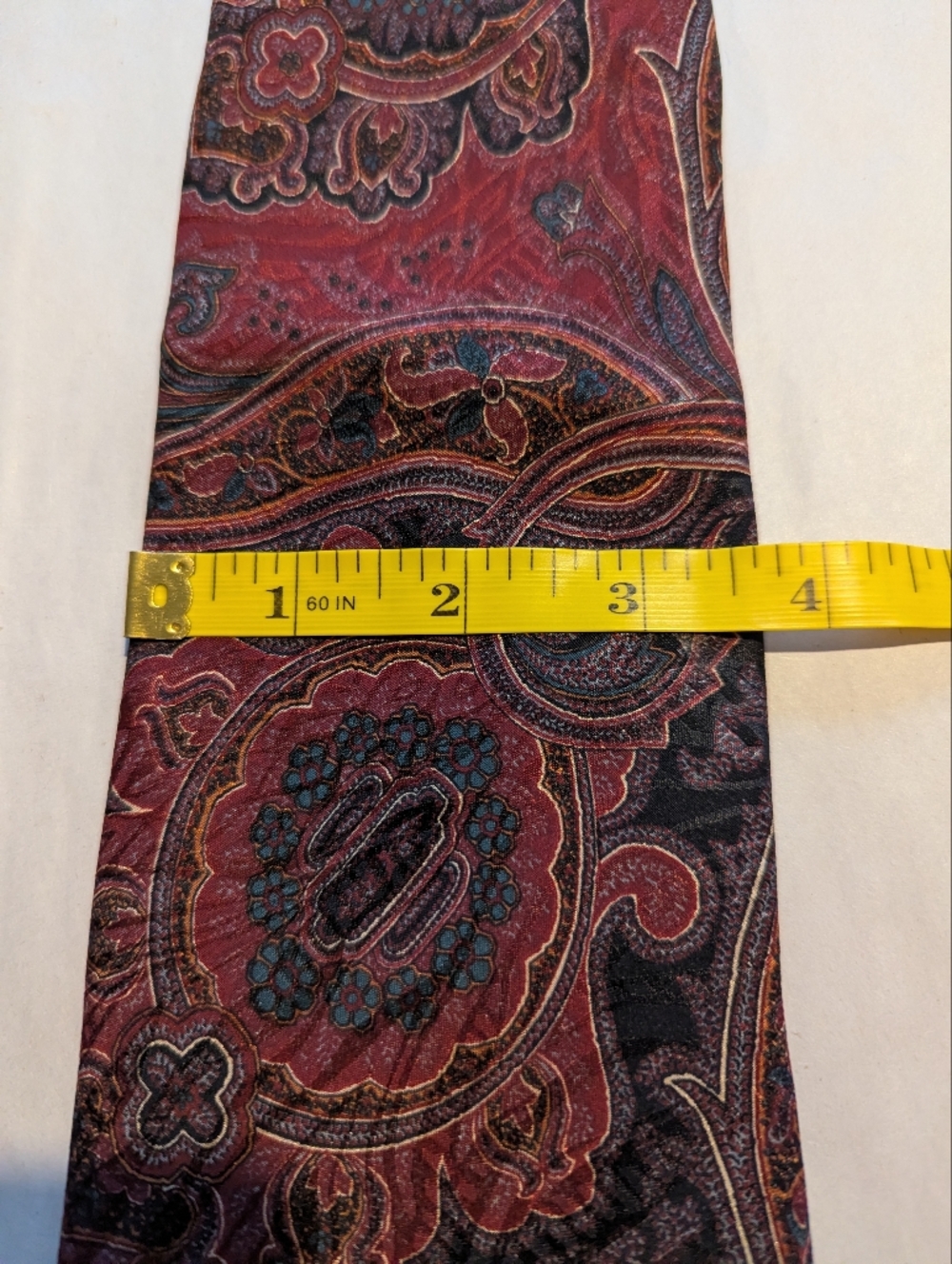 Fratelli Moda Red and Black Paisley Silk Tie for Formal Occasions - Picture 7 of 7